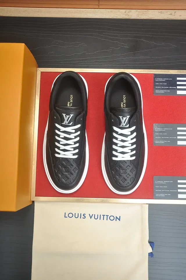 Louis Vuitton LV Trainer Chaussures Lifestyle Noir et Blanc Cuir Monogram Embossé Low-Top 5