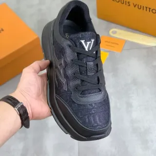 Louis Vuitton LV Trainer أسود أبيض لسان مونوغرام لوغو جانبي مطبوع حذاء رياضي كبير