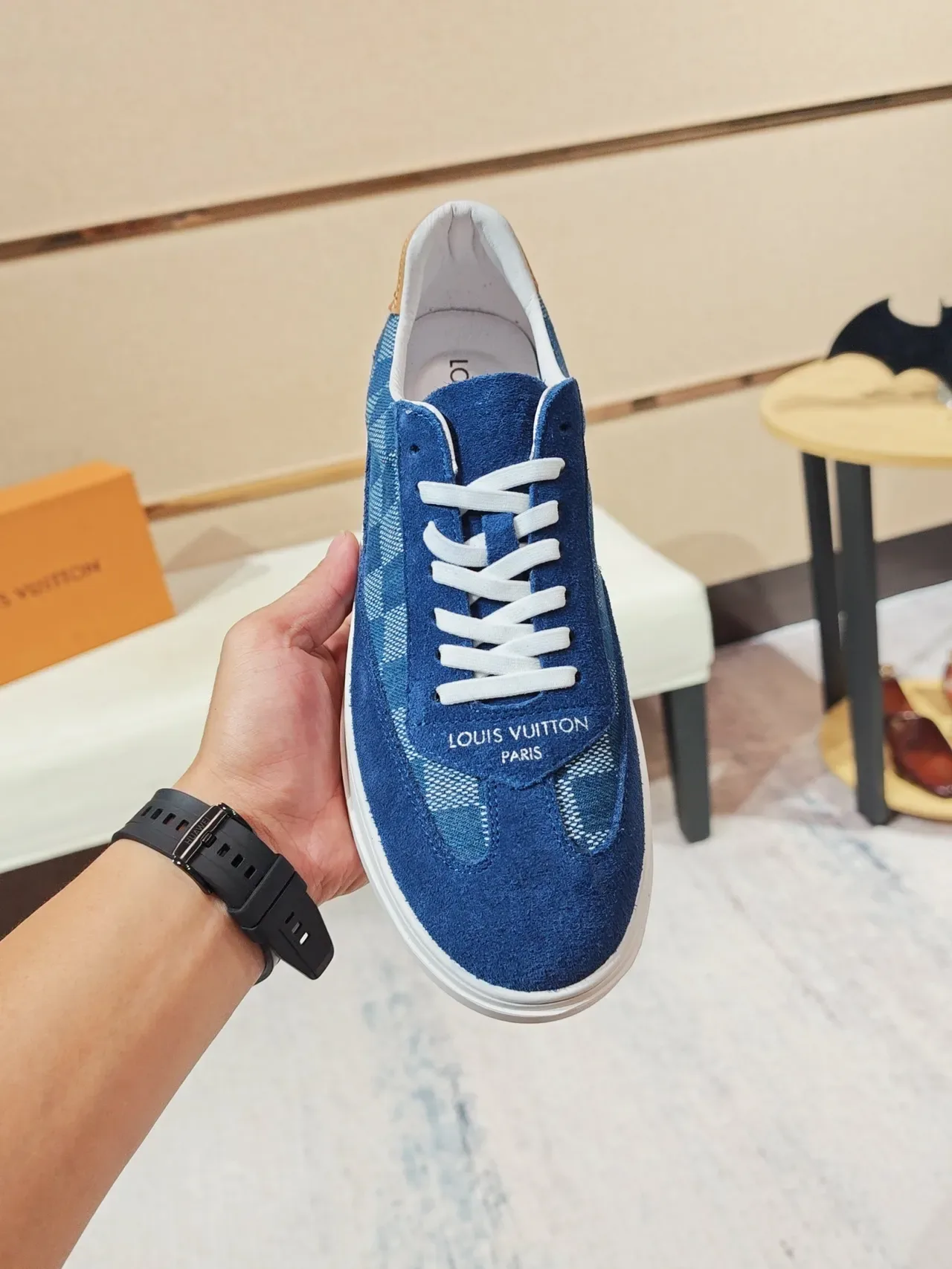 Louis Vuitton LV Trainer Tênis Lifestyle Azul Bege Camurça e Painel Damier Check com Painel Embossado Monogram Midsole 5