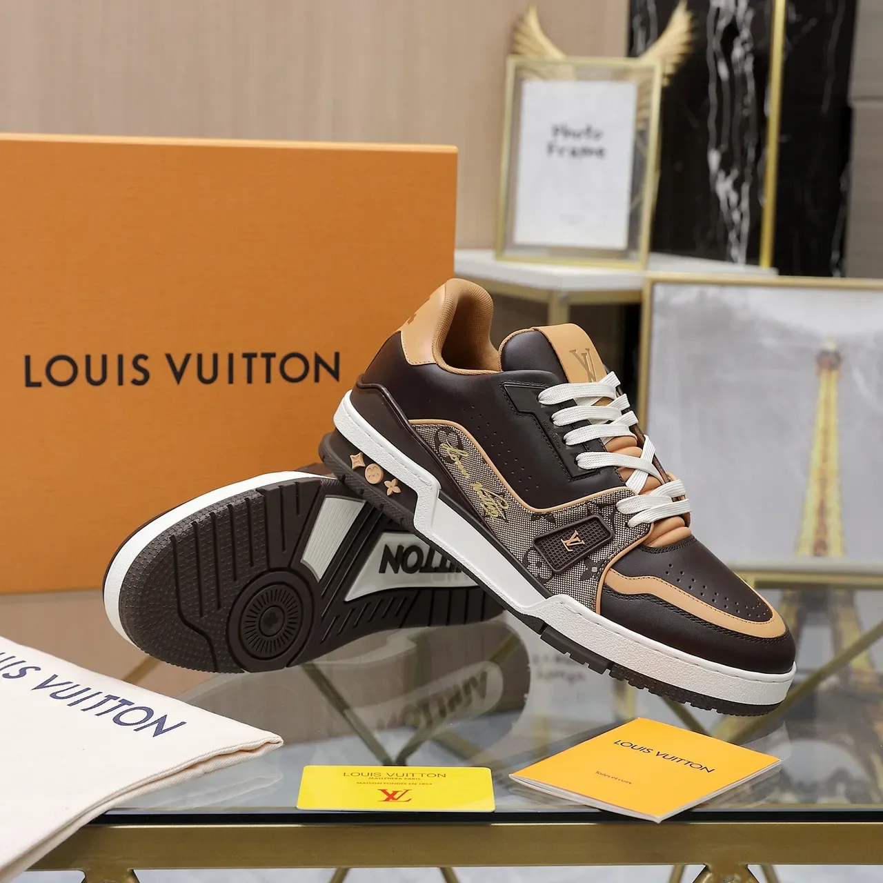 লুইস ভিটন LV Trainer ব্রাউন বিজ মোনোগ্রাম ক্যানভাস প্যানেল পারফোরেটেড লেদার ওভারলে লাইফস্টাইল স্নিকার্স 2