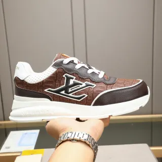 লুইস ভিটন LV Trainer ব্রাউন হোয়াইট মোনোগ্রাম ক্যানভাস ওভারসাইজড লোগো লাইফস্টাইল স্নিকার