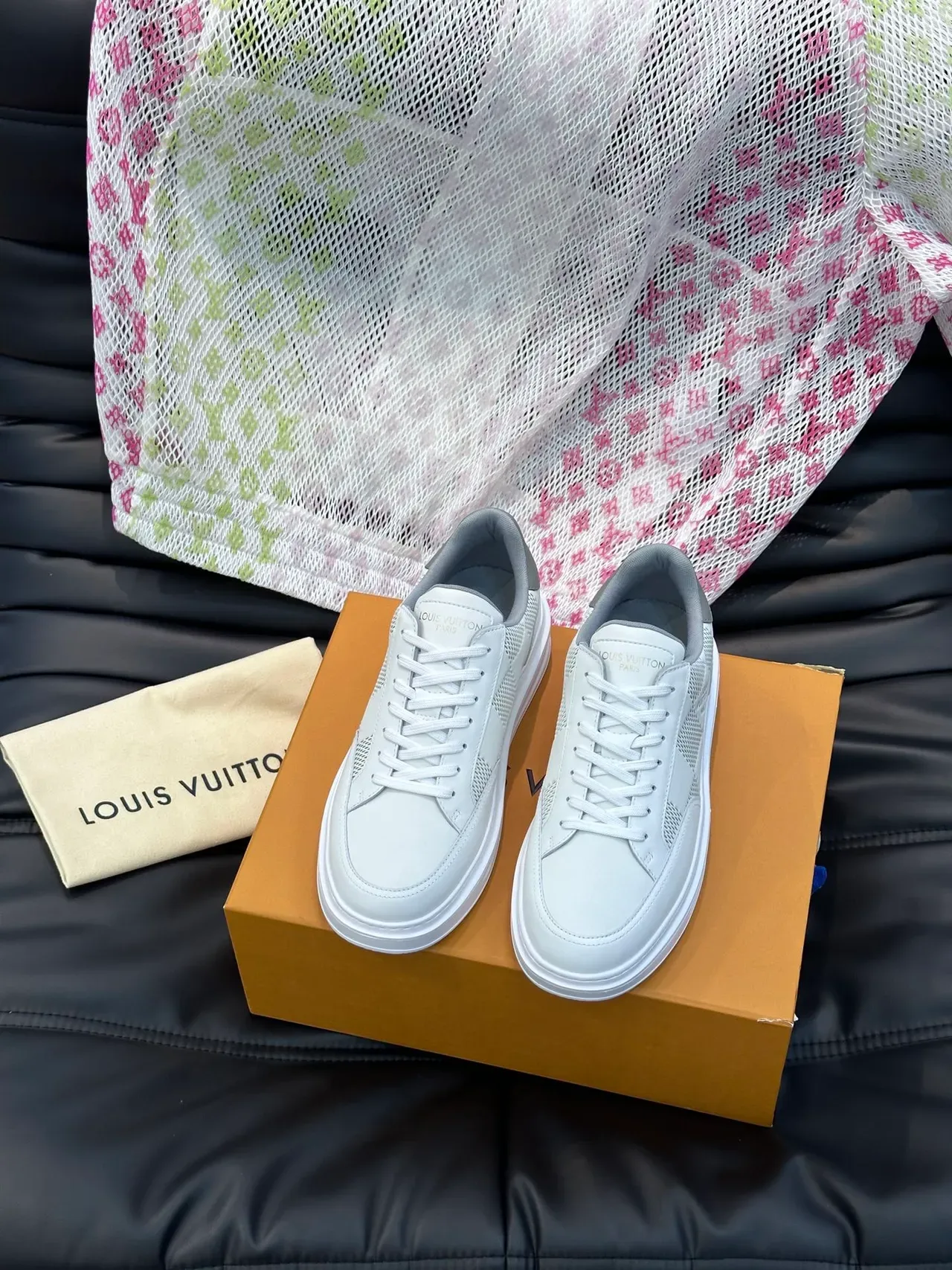 লুইস ভিটন LV Trainer গ্রে হোয়াইট লো-টপ মেশ এবং লেদার প্যানেল্ড লাইফস্টাইল স্নিকার 5