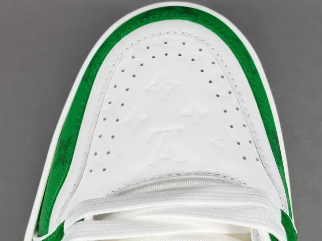 Louis Vuitton LV Trainer Verde Branco Camada Superior Detalhes de Monograma Embossado Tênis Lifestyle 10