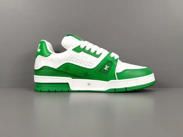 Louis Vuitton LV Trainer Verde Branco Camada Superior Detalhes de Monograma Embossado Tênis Lifestyle 11