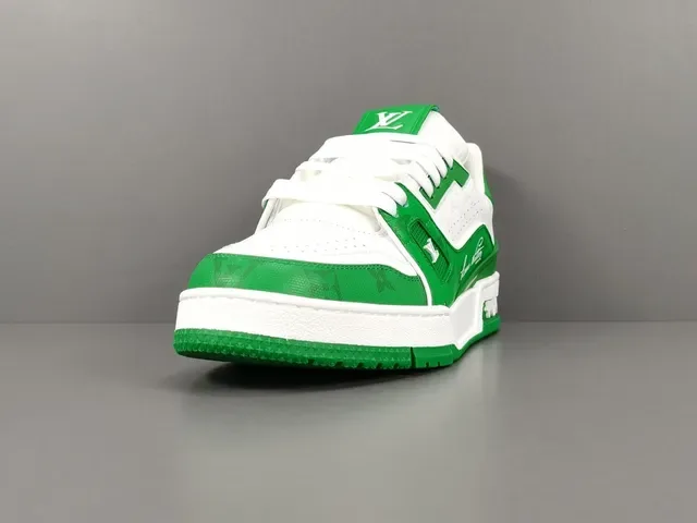 Louis Vuitton LV Trainer Verde Branco Camada Superior Detalhes de Monograma Embossado Tênis Lifestyle 12