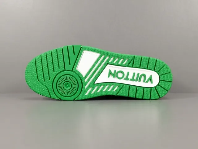 Louis Vuitton LV Trainer Verde Branco Camada Superior Detalhes de Monograma Embossado Tênis Lifestyle 13