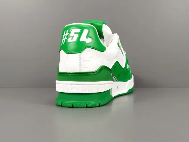 Louis Vuitton LV Trainer Verde Branco Camada Superior Detalhes de Monograma Embossado Tênis Lifestyle 17