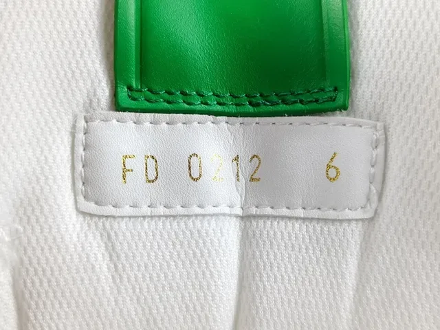 Louis Vuitton LV Trainer Verde Branco Camada Superior Detalhes de Monograma Embossado Tênis Lifestyle 18