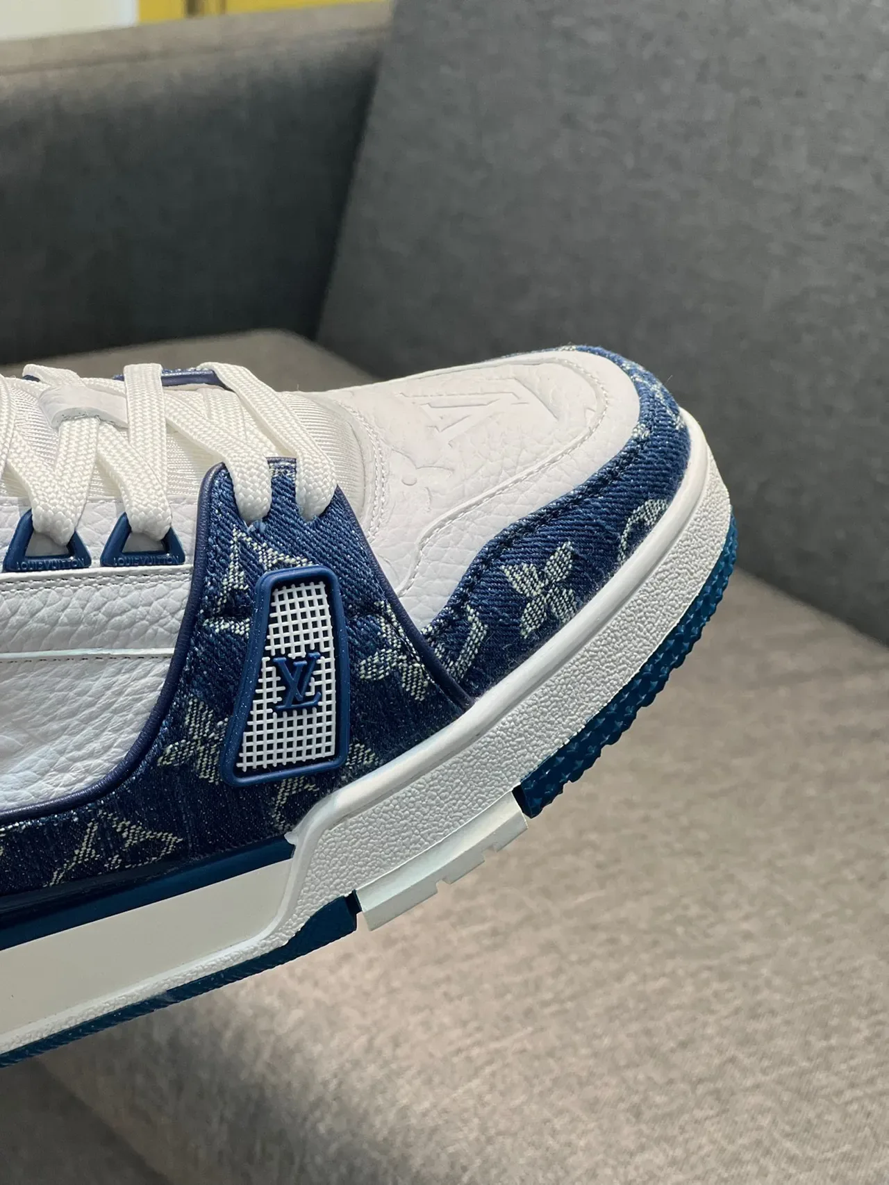 Louis Vuitton LV Trainer Navy White Monogram Jacquard Design de Sangle en Couches Lifestyle Sneakers 3