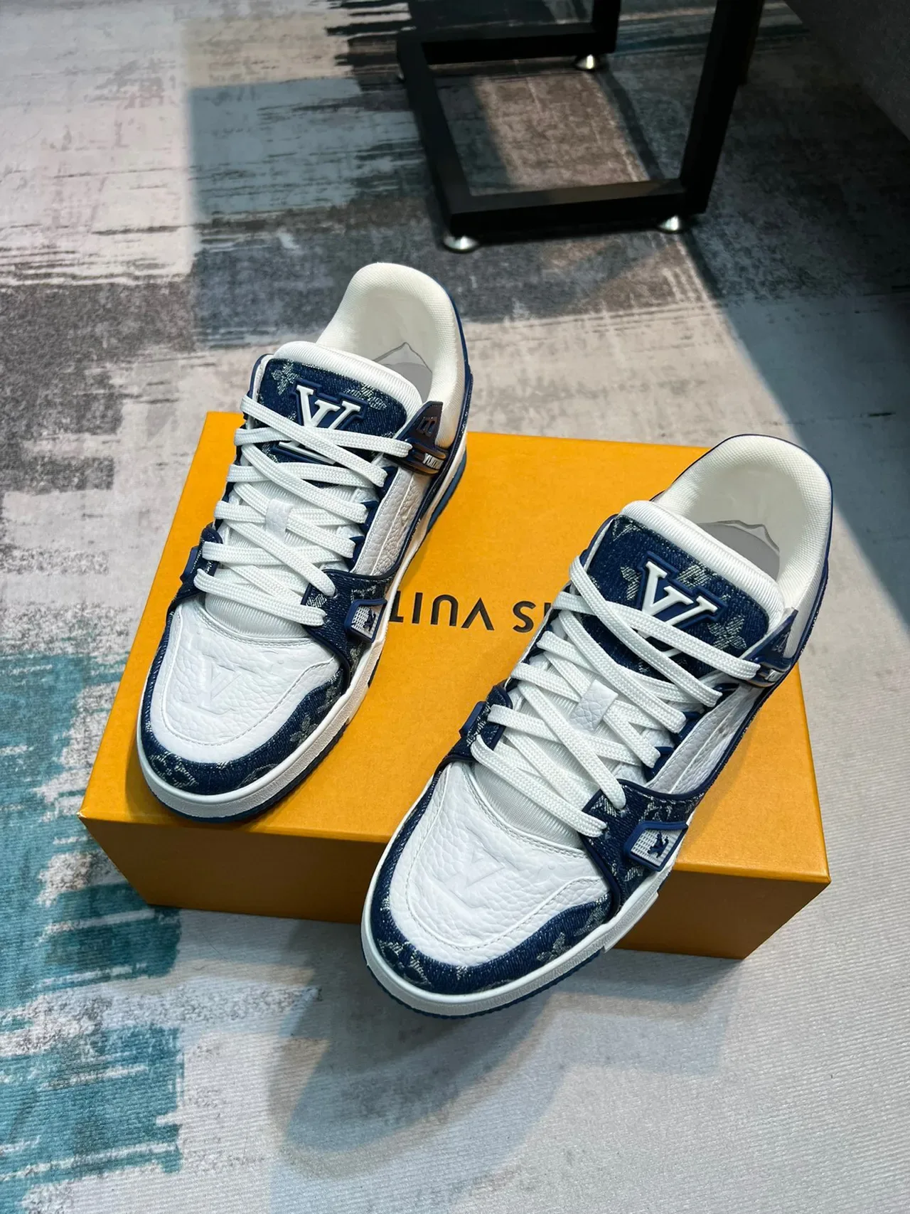 Louis Vuitton LV Trainer Navy White Monogram Jacquard Design de Sangle en Couches Lifestyle Sneakers 5