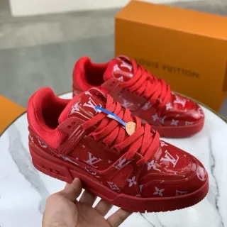 Louis Vuitton LV Trainer লাল সাদা গ্লসি মোনোগ্রাম উপর চংকি স্কাল্পটেড সোল লাইফস্টাইল স্নিকার