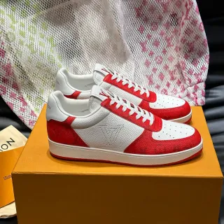 Louis Vuitton LV Trainer Zapatillas lifestyle de cuero con monograma rojo y blanco perforadas en la punta