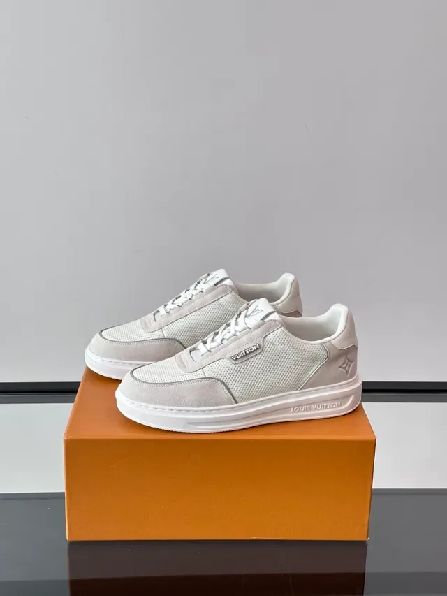 Louis Vuitton LV Trainer Blancs Beige Perforés Maille Supérieure Suède Superpositions Style de Vie 5