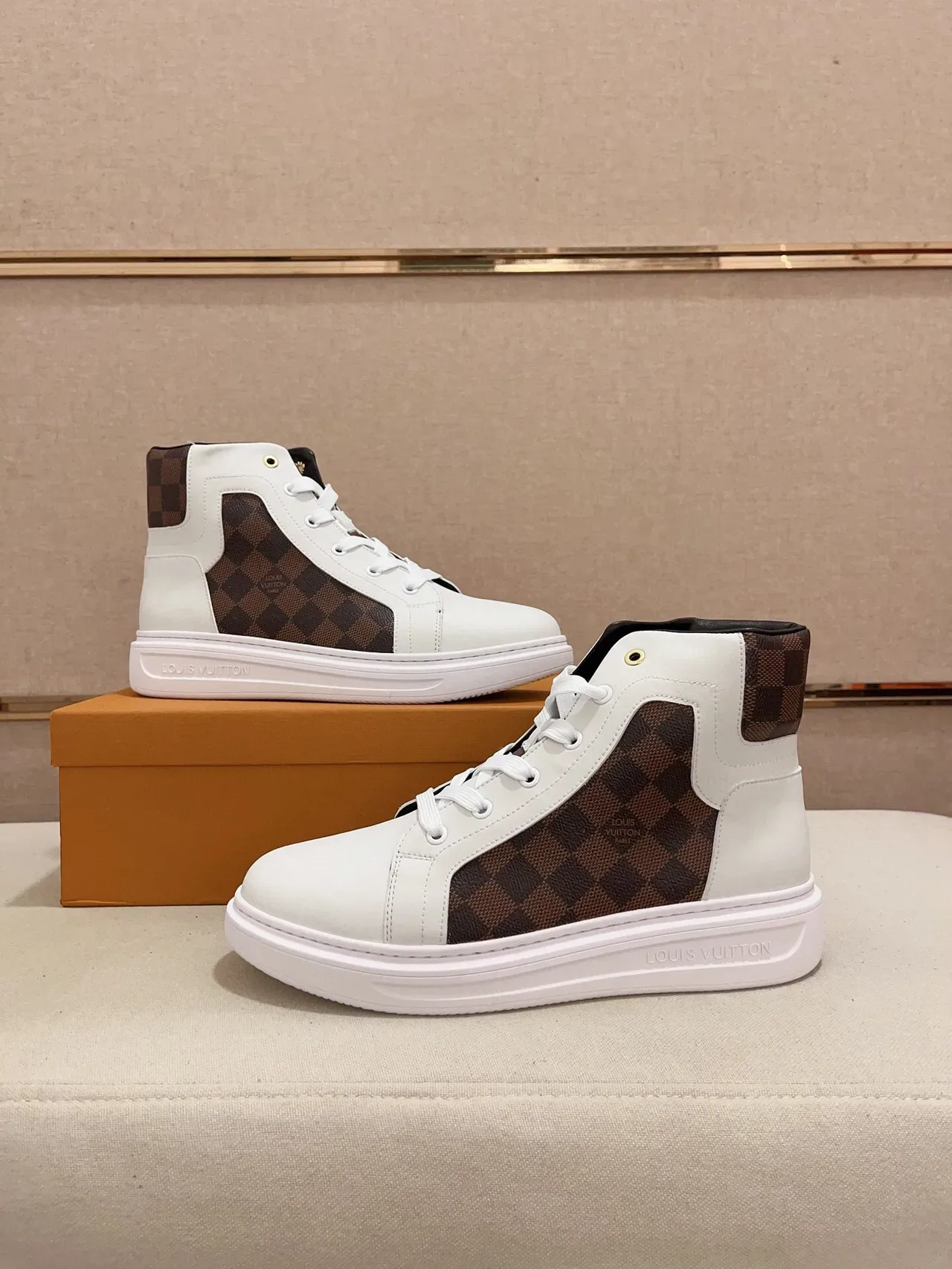Louis Vuitton LV Trainer Blanc et Marron Hautes Cuir et Monogram Canvas Lifestyle Sneakers 7