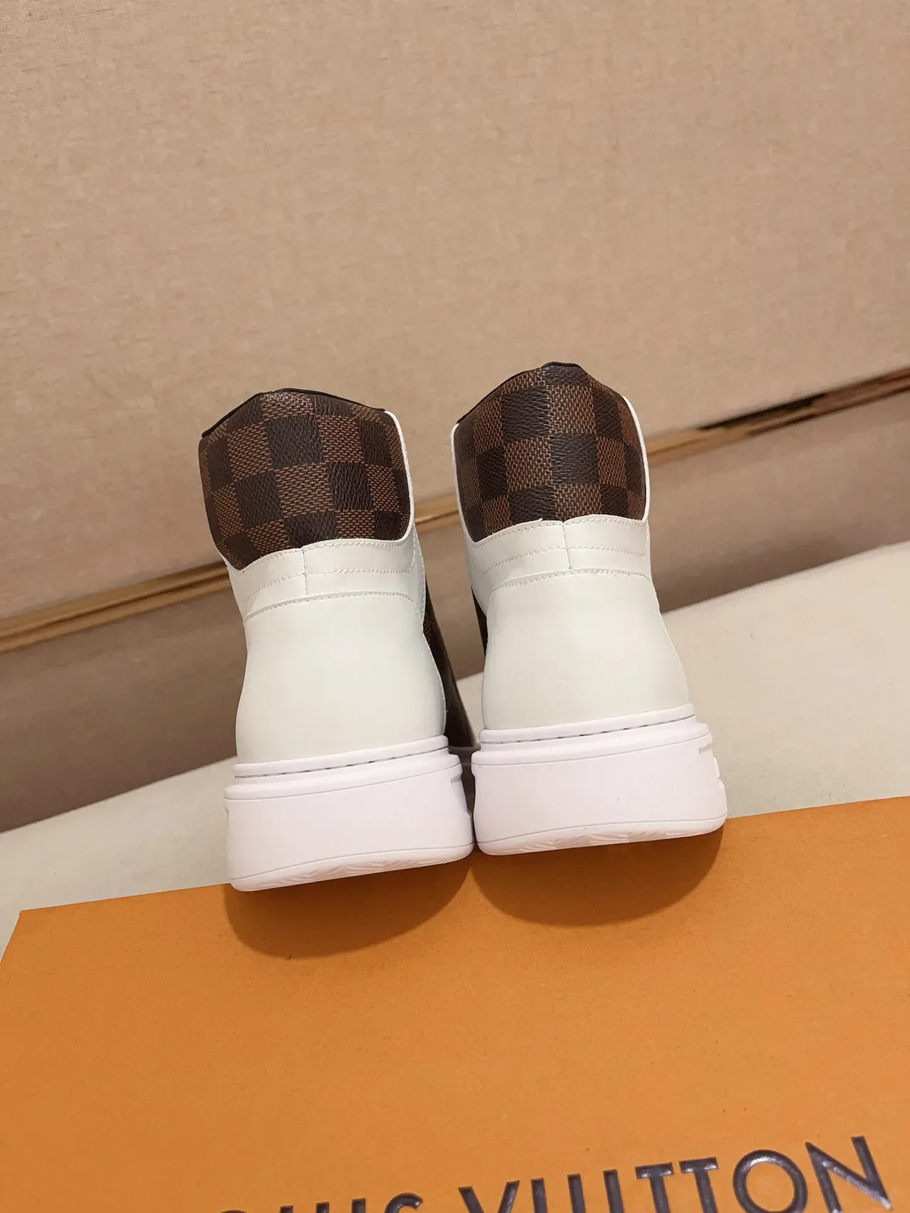 Louis Vuitton LV Trainer Blanc et Marron Hautes Cuir et Monogram Canvas Lifestyle Sneakers 8