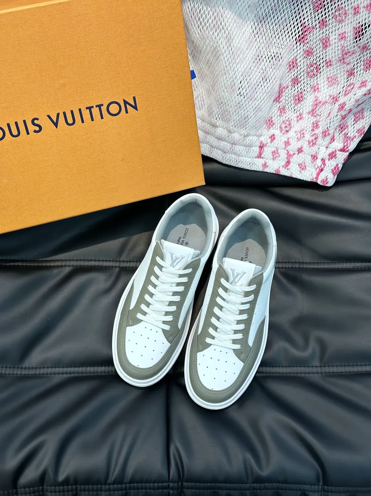 لويس فيتون LV Trainer أحذية رياضية أسلوب حياة أبيض رمادي جلد مثقوب ثنائي اللون 5