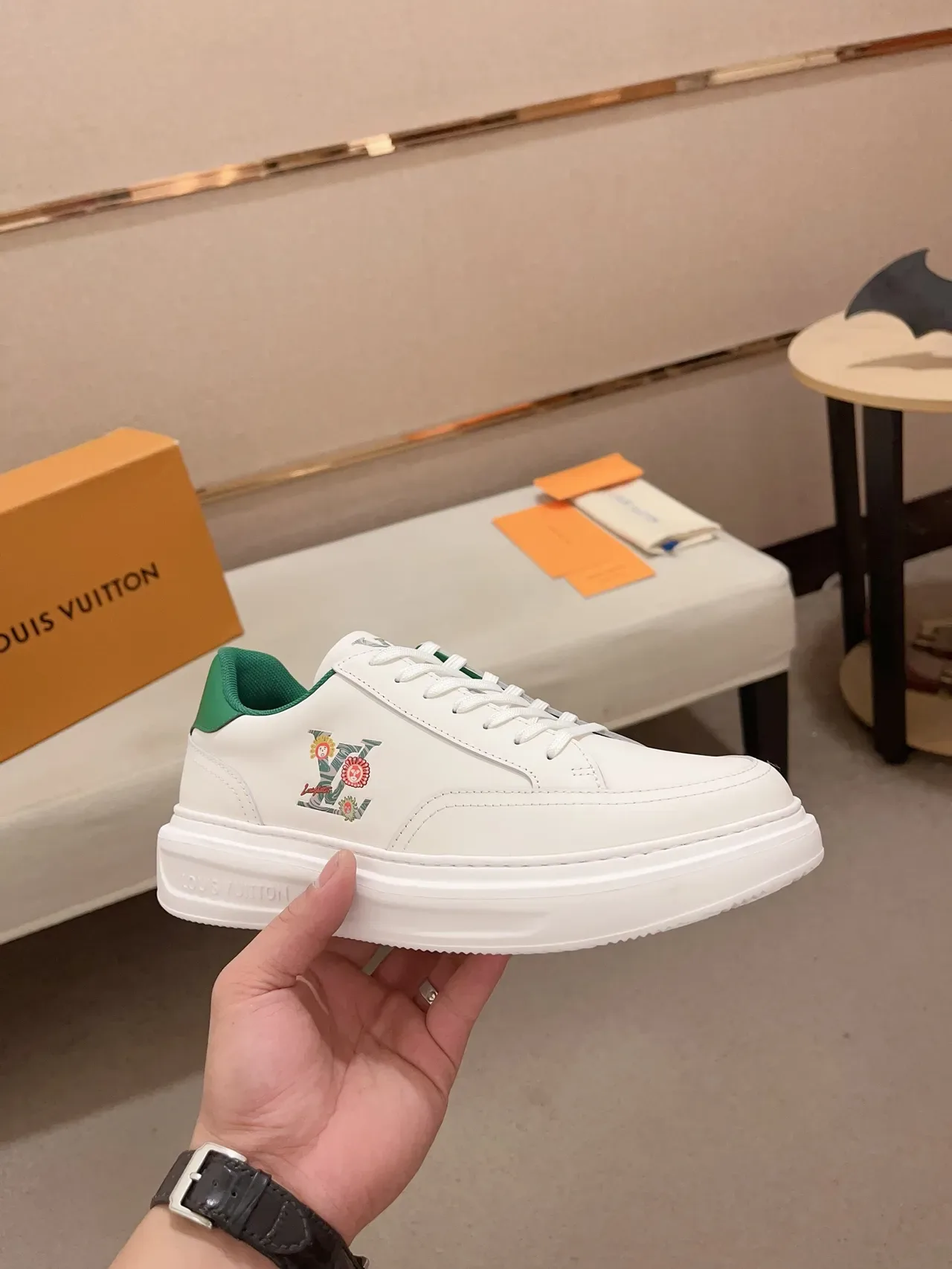 লুইস ভিটন LV Trainer সাদা সবুজ চামড়ার উপর ফুল embroidered মোনোগ্রাম লাইফস্টাইল स्नीकर 5