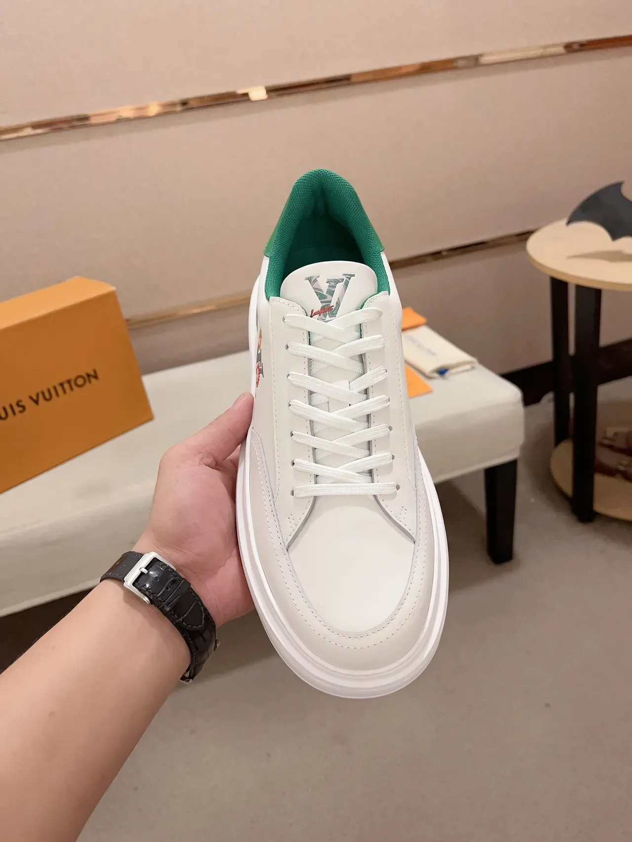 লুইস ভিটন LV Trainer সাদা সবুজ চামড়ার উপর ফুল embroidered মোনোগ্রাম লাইফস্টাইল स्नीकर 6