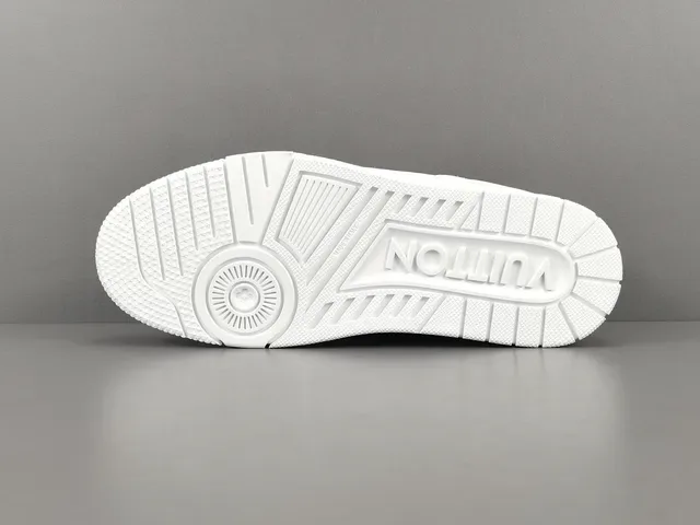 Louis Vuitton LV Trainer حذاء سنيكرز أبيض أحادي اللون هيكلي مع شريط فراشة نمط حياة 13