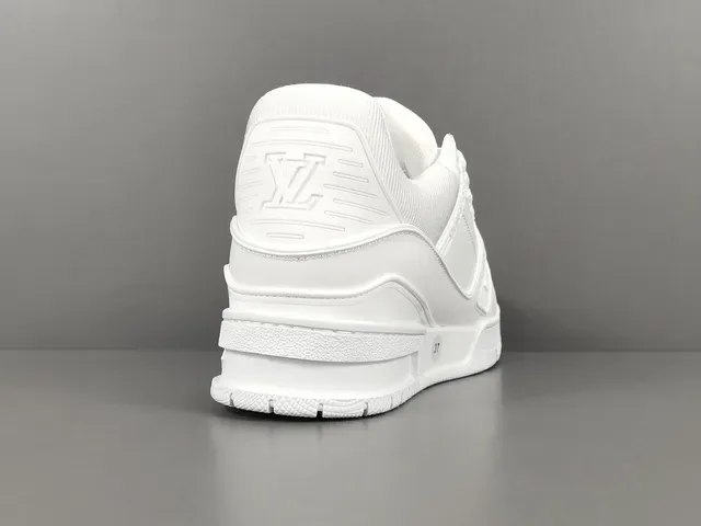 Louis Vuitton LV Trainer حذاء سنيكرز أبيض أحادي اللون هيكلي مع شريط فراشة نمط حياة 14