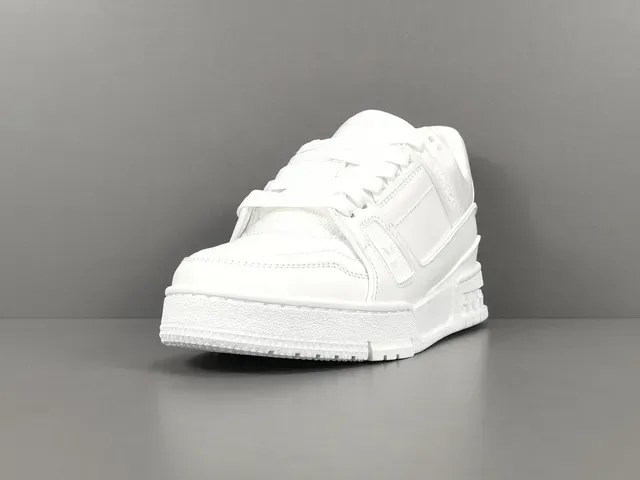 Louis Vuitton LV Trainer حذاء سنيكرز أبيض أحادي اللون هيكلي مع شريط فراشة نمط حياة 15