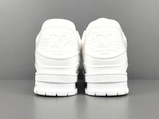 Louis Vuitton LV Trainer حذاء سنيكرز أبيض أحادي اللون هيكلي مع شريط فراشة نمط حياة 17