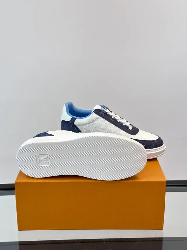 Louis Vuitton LV Trainer Sneakers Lifestyle Blanc et Marine Toile Monogrammée Panneaux de Contraste 2