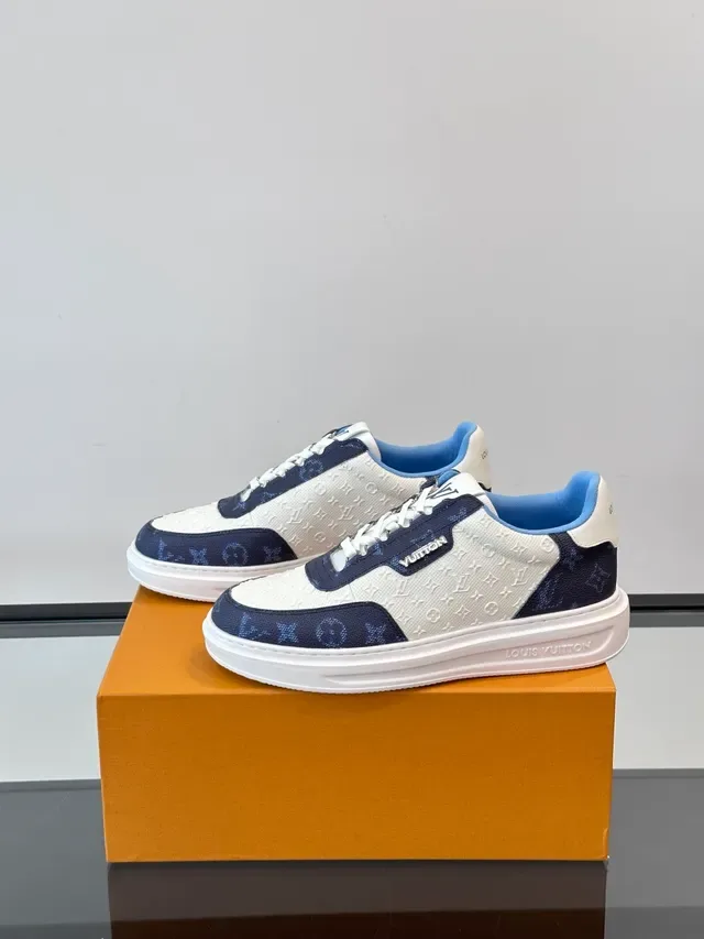 Louis Vuitton LV Trainer Sneakers Lifestyle Blanc et Marine Toile Monogrammée Panneaux de Contraste 4