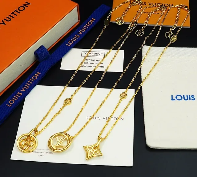 Louis Vuitton LV Twiggy Gold Floral Pendant Necklace 2