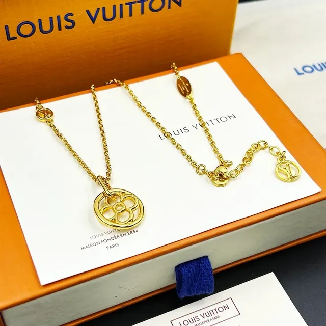 Louis Vuitton LV Twiggy Gold Floral Pendant Necklace 9