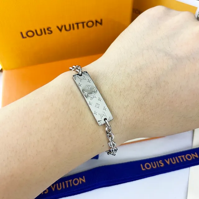 Louis Vuitton Monogram Bold Silver-Tone Chain Bracelet 3