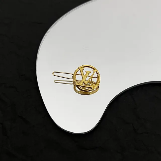 Broche Louis Vuitton Monogram en Or Métal Motif Circulaire Broche 2
