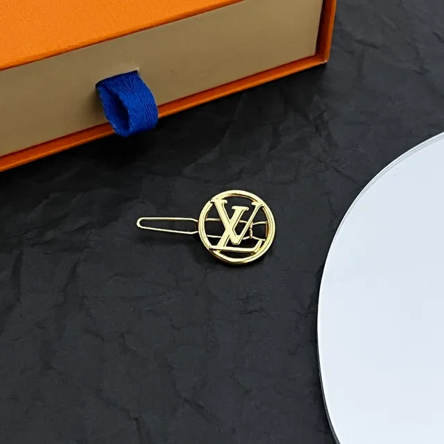 Broche Louis Vuitton Monogram en Or Métal Motif Circulaire Broche 5