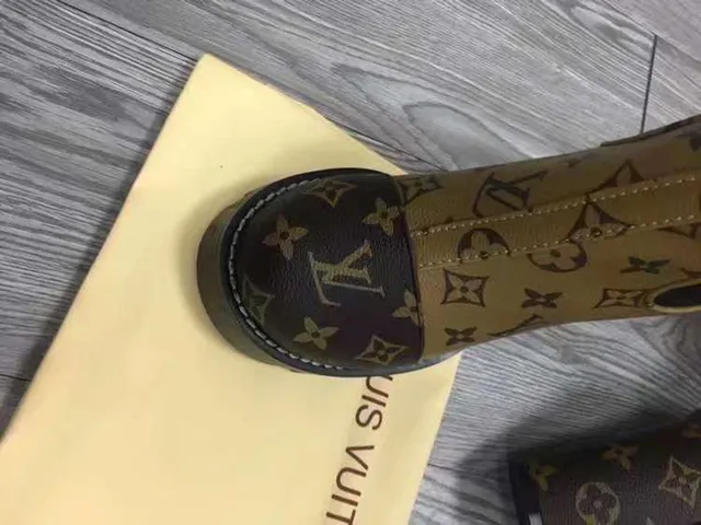 Louis Vuitton Monogram Canvas इलेस्टिक साइड एंक्ल बूट 2