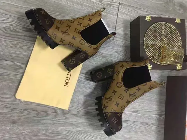 Louis Vuitton Monogram Canvas इलेस्टिक साइड एंक्ल बूट 6