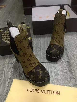 Louis Vuitton Monogram Canvas इलेस्टिक साइड एंक्ल बूट 7