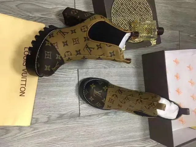 Louis Vuitton Monogram Canvas इलेस्टिक साइड एंक्ल बूट 8