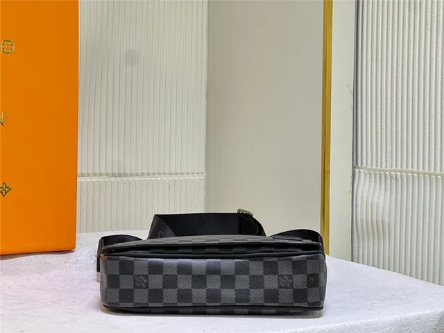 Bolsa mensageira Louis Vuitton Monogram em lona com aba 4