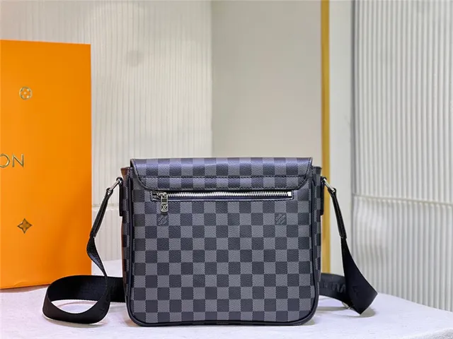 Bolsa mensageira Louis Vuitton Monogram em lona com aba 5