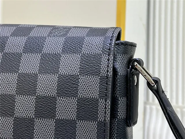 Bolsa mensageira Louis Vuitton Monogram em lona com aba 6