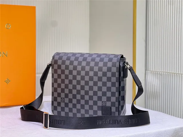 Bolsa mensageira Louis Vuitton Monogram em lona com aba 8
