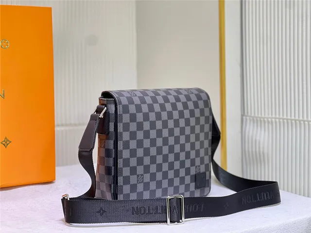 Bolsa mensageira Louis Vuitton Monogram em lona com aba 9