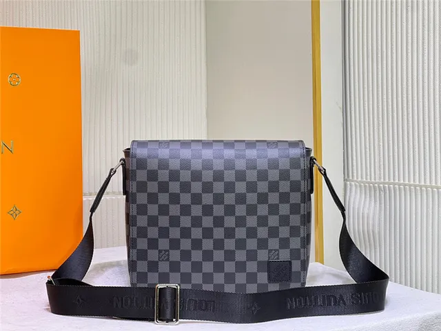 Bolsa mensageira Louis Vuitton Monogram em lona com aba 10
