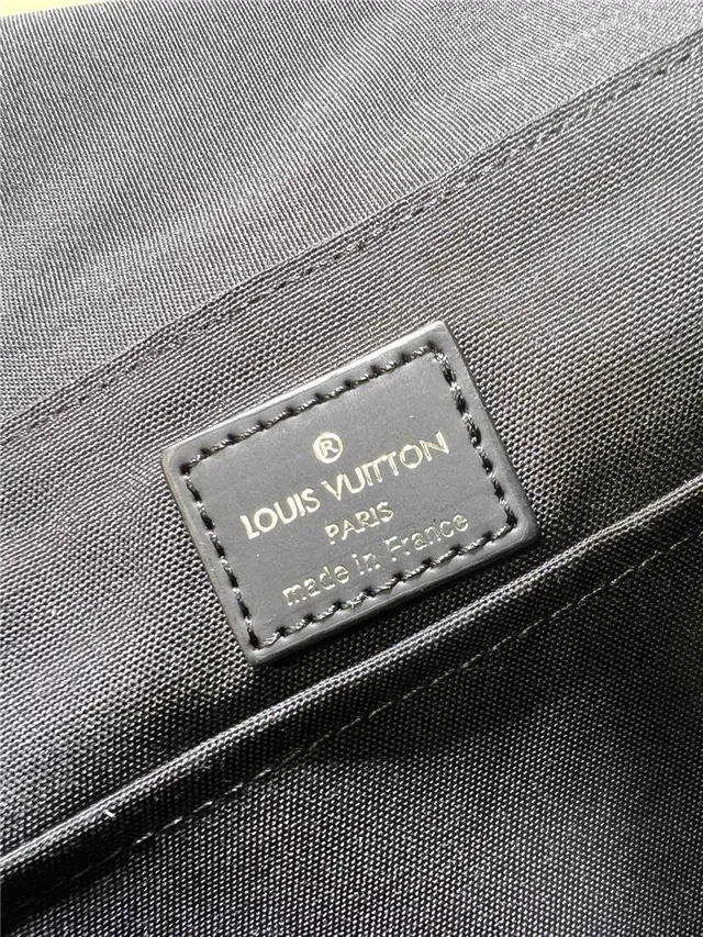 Bolsa mensageira Louis Vuitton Monogram em lona com aba 11