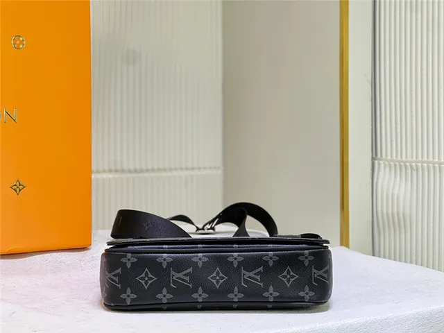 Bolsa mensageira Louis Vuitton Monogram em lona com aba 13