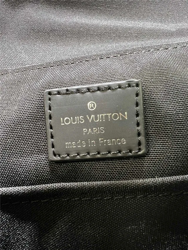 Bolsa mensageira Louis Vuitton Monogram em lona com aba 20