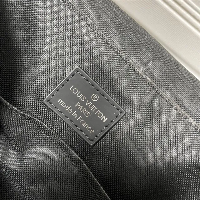 Louis Vuitton Monogram Eclipse 信使包 2