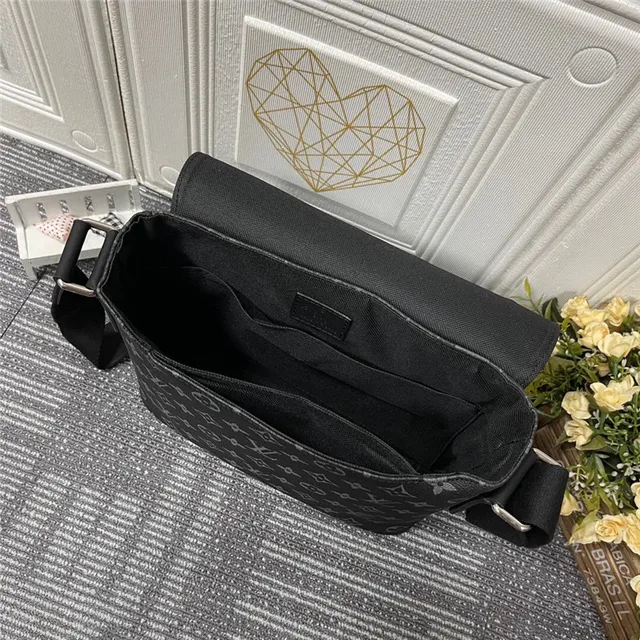 Louis Vuitton Monogram Eclipse 信使包 3