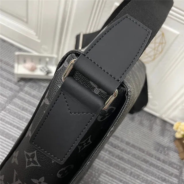 Louis Vuitton Monogram Eclipse 信使包 5