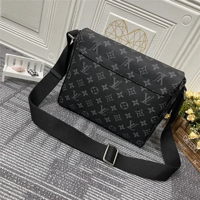 Louis Vuitton Monogram Eclipse 信使包 8